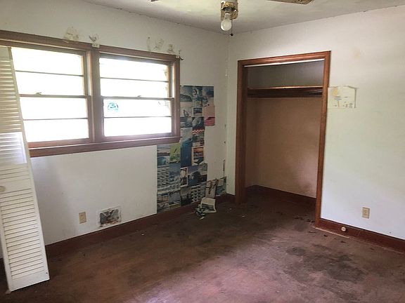 5th image of 16 Longwood Dr