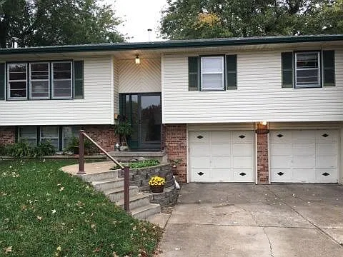3 bed, 2.5 bath, 1300 sqft, $2,000 — Photo 2