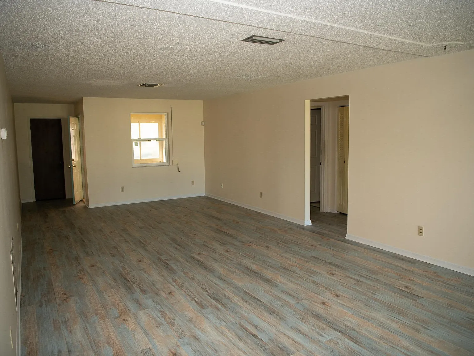 123 Christine Cir — Photo 2