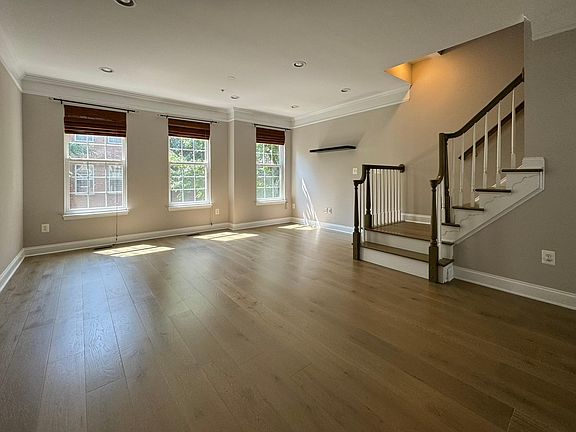 Living room (2nd floor)