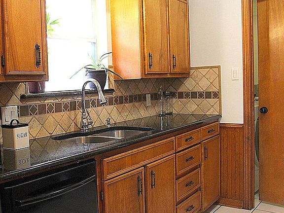 4th image of 1616 Highpoint Dr