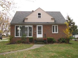 29338 Cresthaven Dr, Willowick, OH 44095