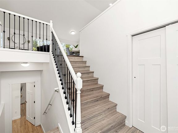 4th image of 23120 SE 246th Place