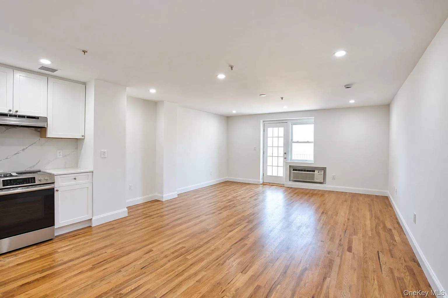 2 bed, 2.0 bath, 1200 sqft, $3,675 — Photo 3