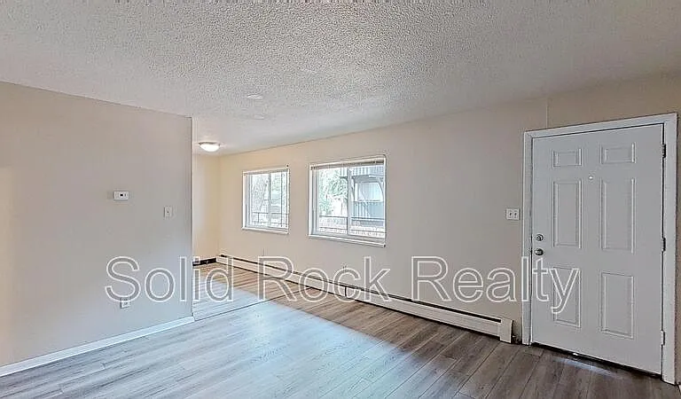 1411 S Corona Ave #5 — Photo 4