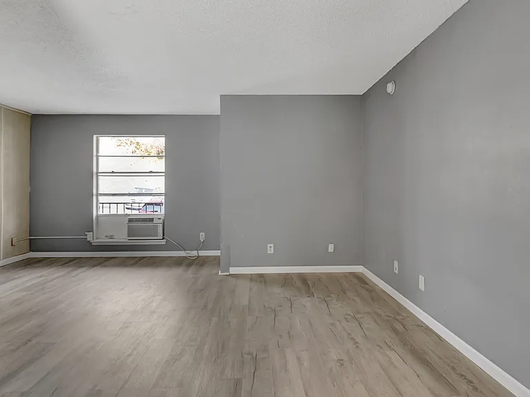 Greenbriar Apartments — Photo 38