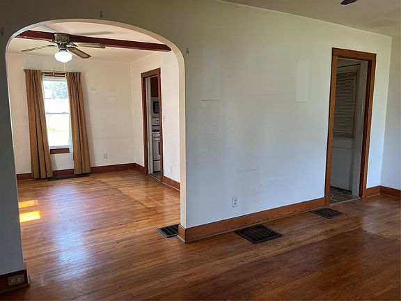 4th image of 492 Riverside Dr
