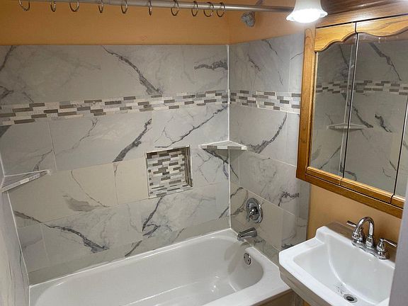 4th image of 107 Gill Dr #107