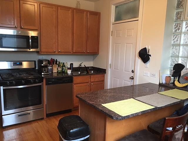 2nd image of 2105 W Lawrence Ave APT 2