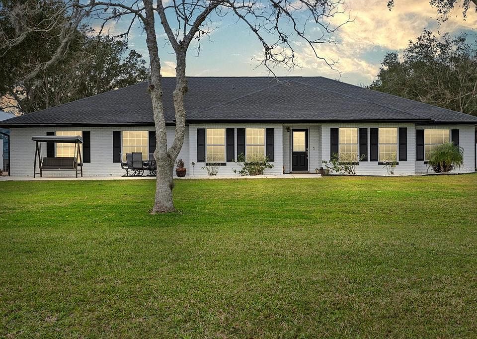 1st image of 125 Country Circle Dr W