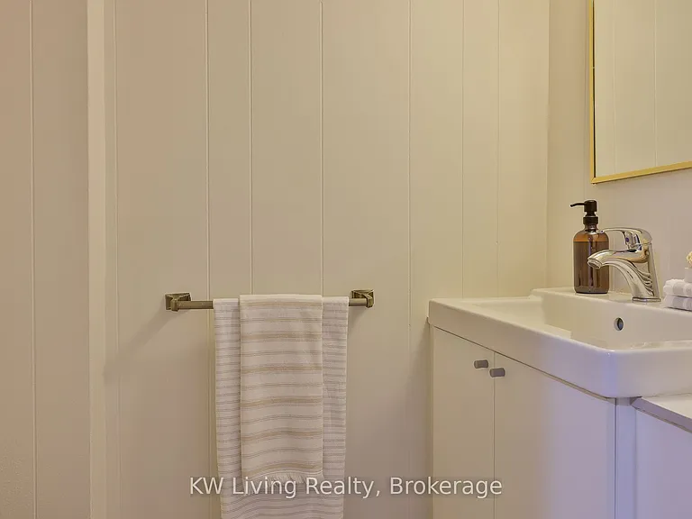 452 Davisville Ave — Photo 22