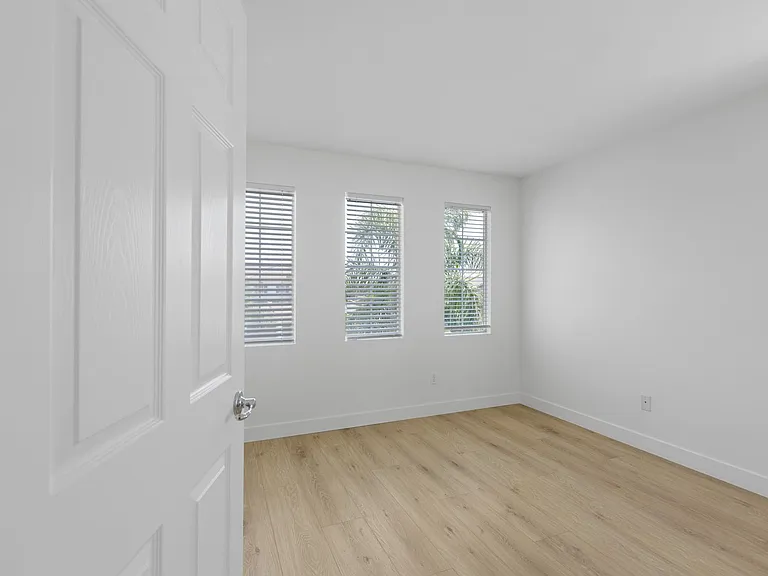 11349 Ferrara Ln — Photo 33