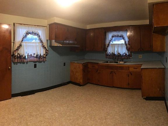 4th image of 134 Zittel St