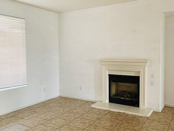 4th image of 2305 E La Vida Ave
