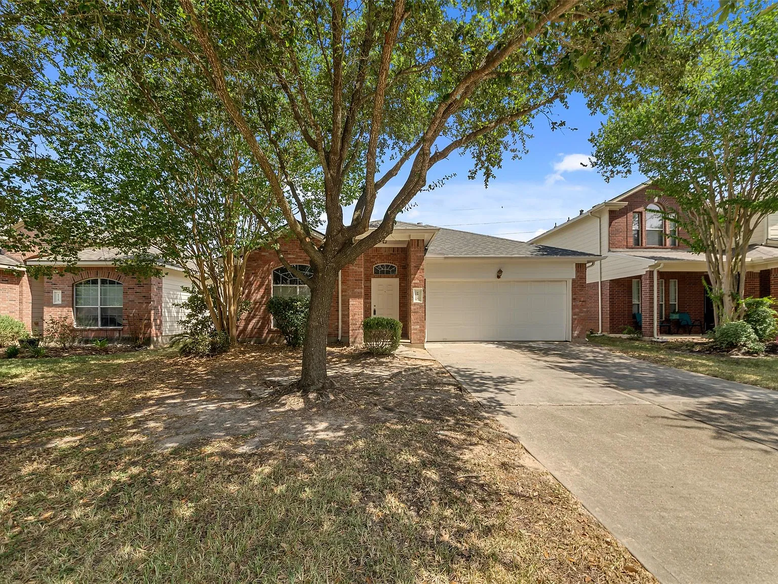 3 bed, 2.0 bath, 1926 sqft, $2,200 — Photo 4