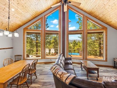 10389 Gamann Dr, Cascade, ID, 83611
