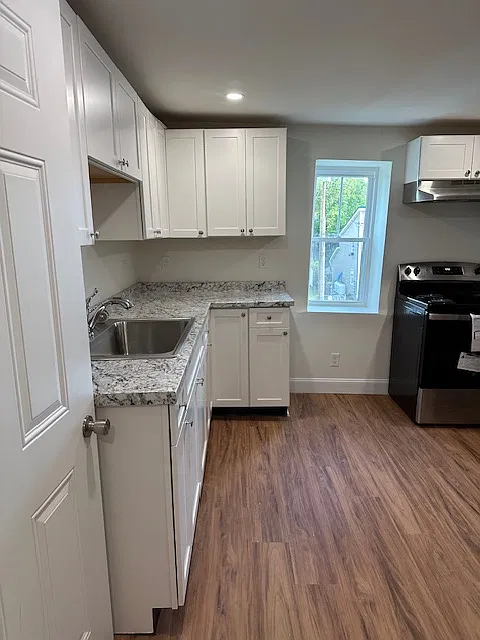 13 Center St — Photo 4
