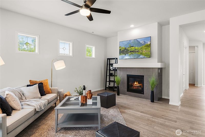 5th image of 14308 189th Avenue Ct E