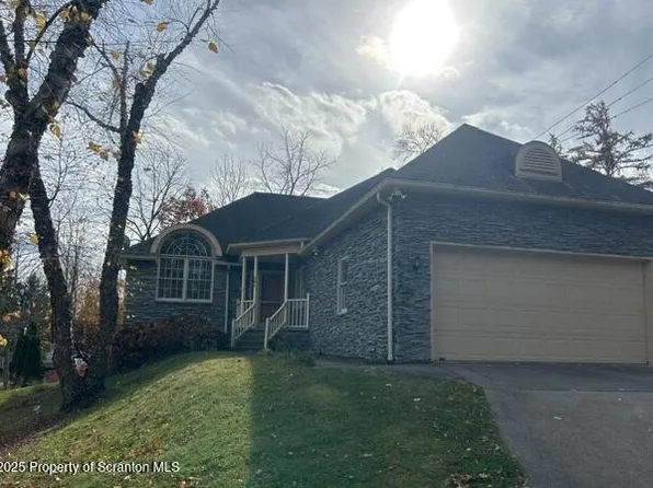 101 Deacons Grn, Clarks Green, PA 18411