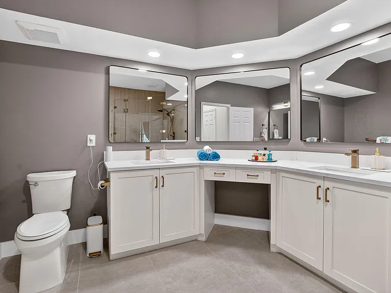 5801 Coach House Cir #E — Photo 25