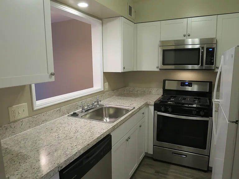 3153 Dorris Ave — Photo 3
