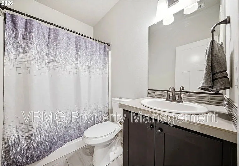 4704 NE 109th St — Photo 15