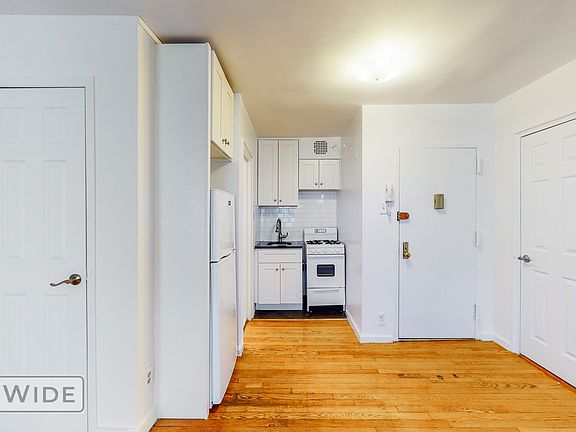 2nd image of 947 1st Ave APT 7