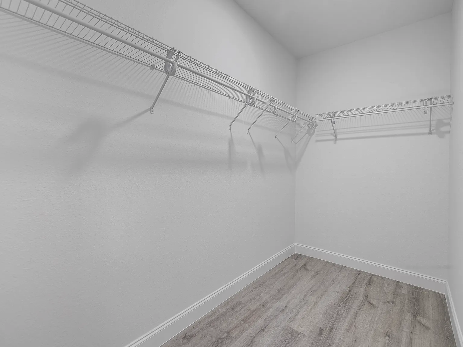 488 Lillon Avenue South - 1 — Photo 4