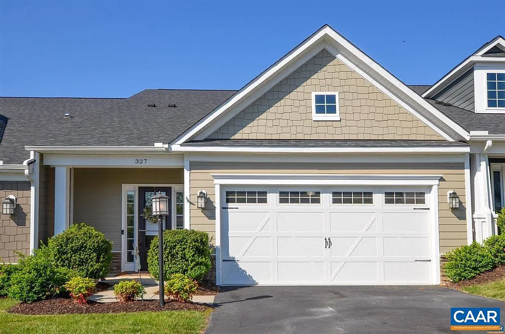 3 bed, 2.5 bath, 2403 sqft, $2,700 — Photo 1