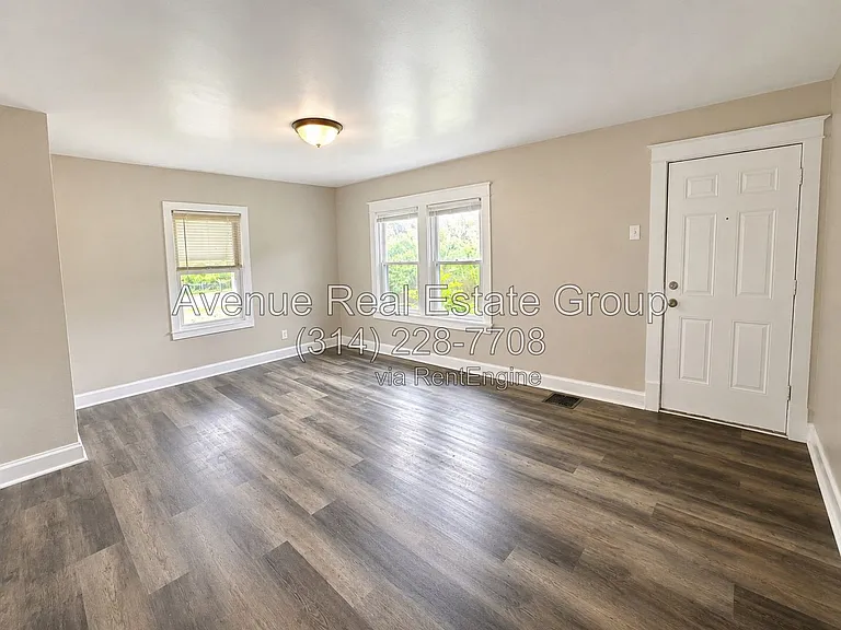 8011 Ellerton Ave — Photo 2