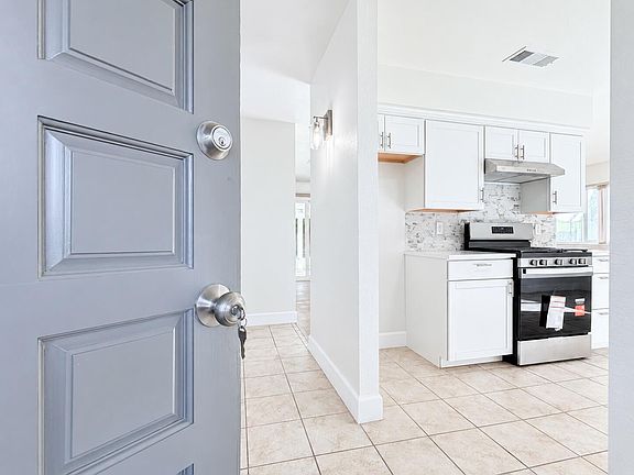 4th image of 3721 W Country Avenue