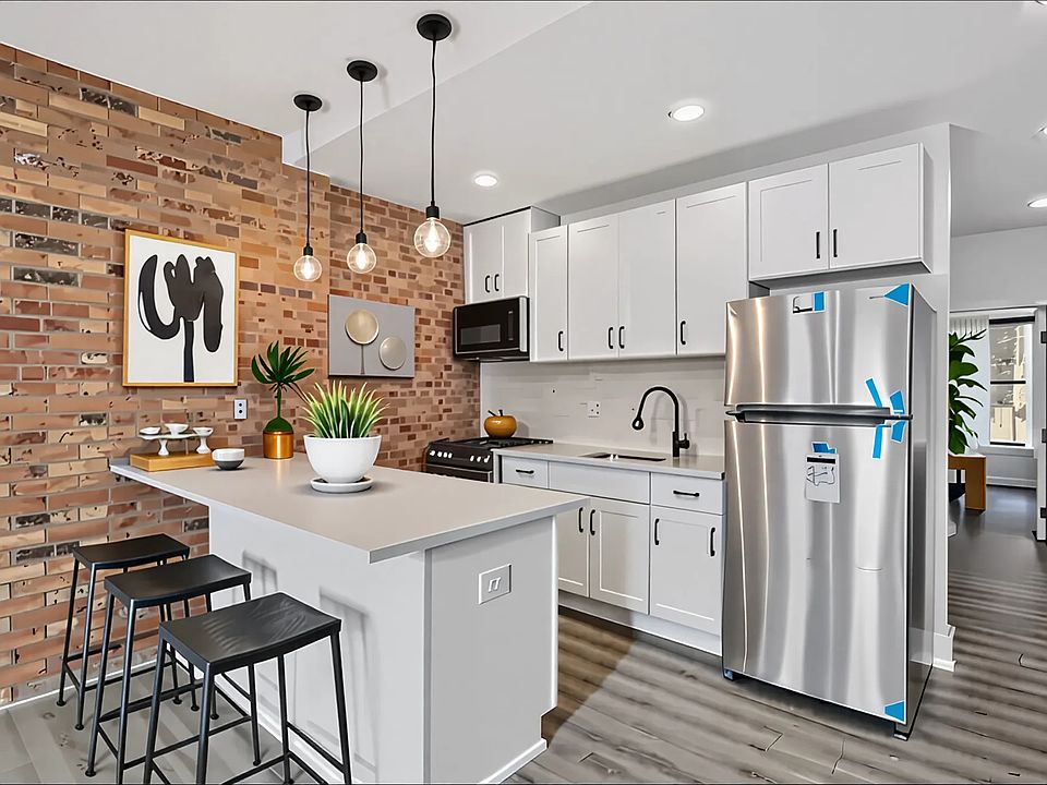 2nd image of 791 Quincy St APT 3