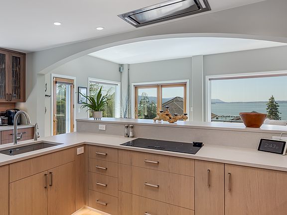 The Cook can be a part of the conversation in the living room or simply enjoy the water view beyond.