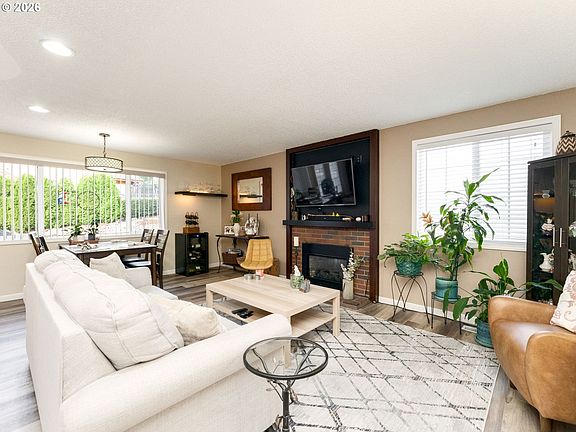 3rd image of 2385 NE Juniper Ave