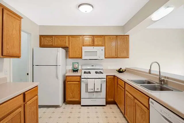 3 bed, 2.5 bath, 1594 sqft, $2,850 — Photo 3