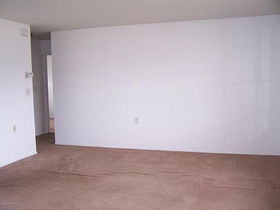 4th image of 572B Sheffield Ct
