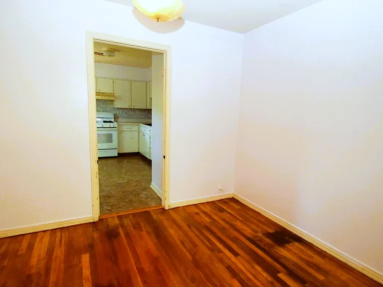 808 Emery St — Photo 6