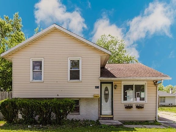 2nd image of 22118 E Churchill Dr
