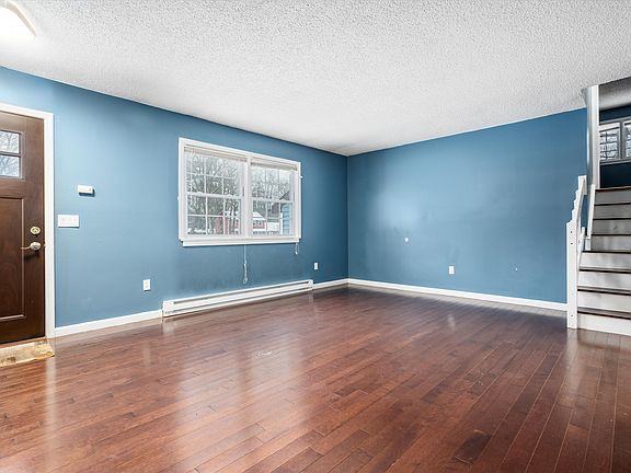 2nd image of 19 Christina Ct