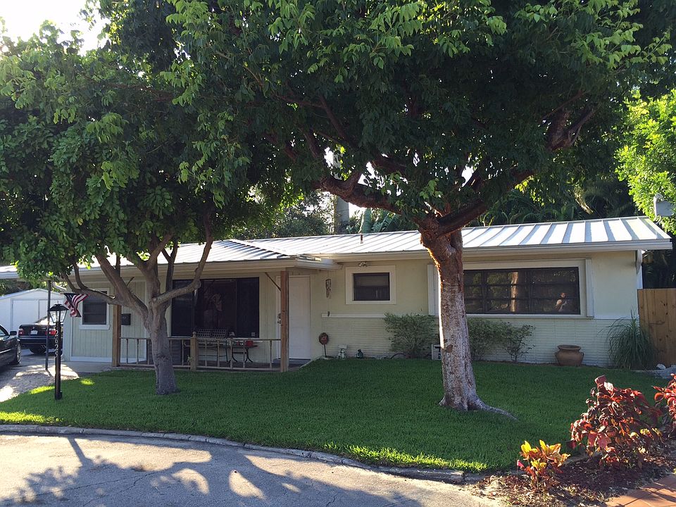 1st image of 2625 NE 9th Ter