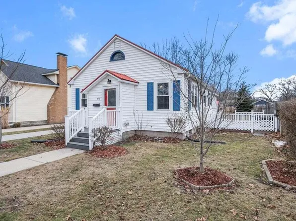 814 N Rath Ave, Ludington, MI 49431