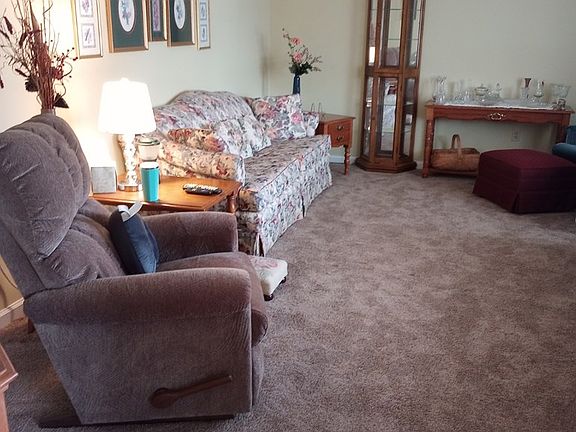 4th image of 628 Prince Phillip Way
