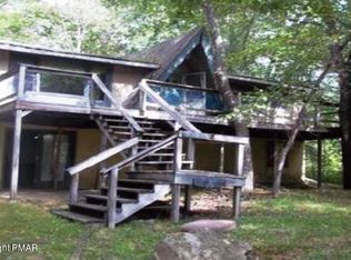 405 Paxinos Dr, Pocono Lake, PA