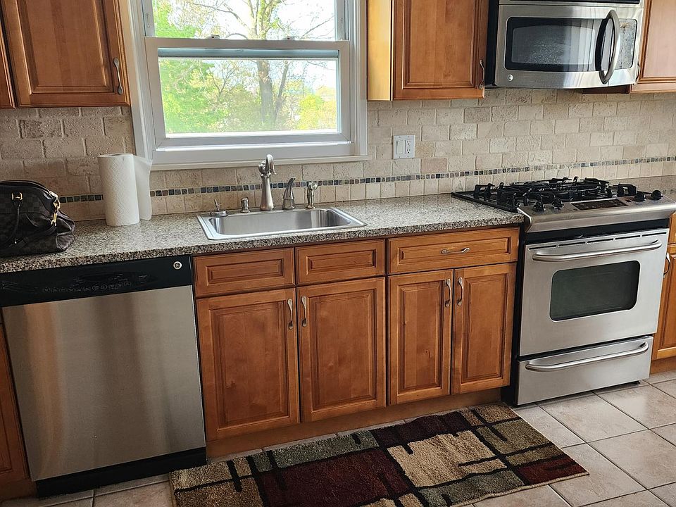 1st image of 52 University Ave Floor 2