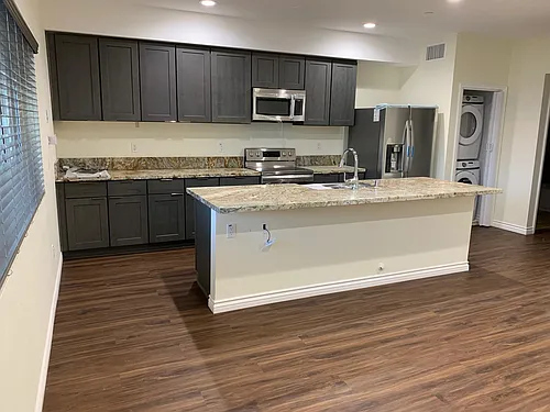 4730 Mission Bay Dr #J Photo 1