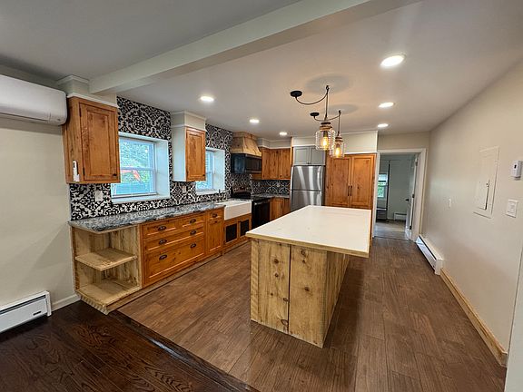 2nd image of 31 Buttonwood Rd #1