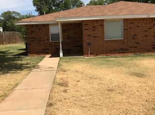 418 N Electra St #B, Sayre, OK 73662
