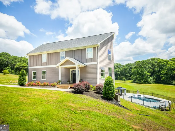 424 Middle Fork Ln, Carnesville, GA 30521