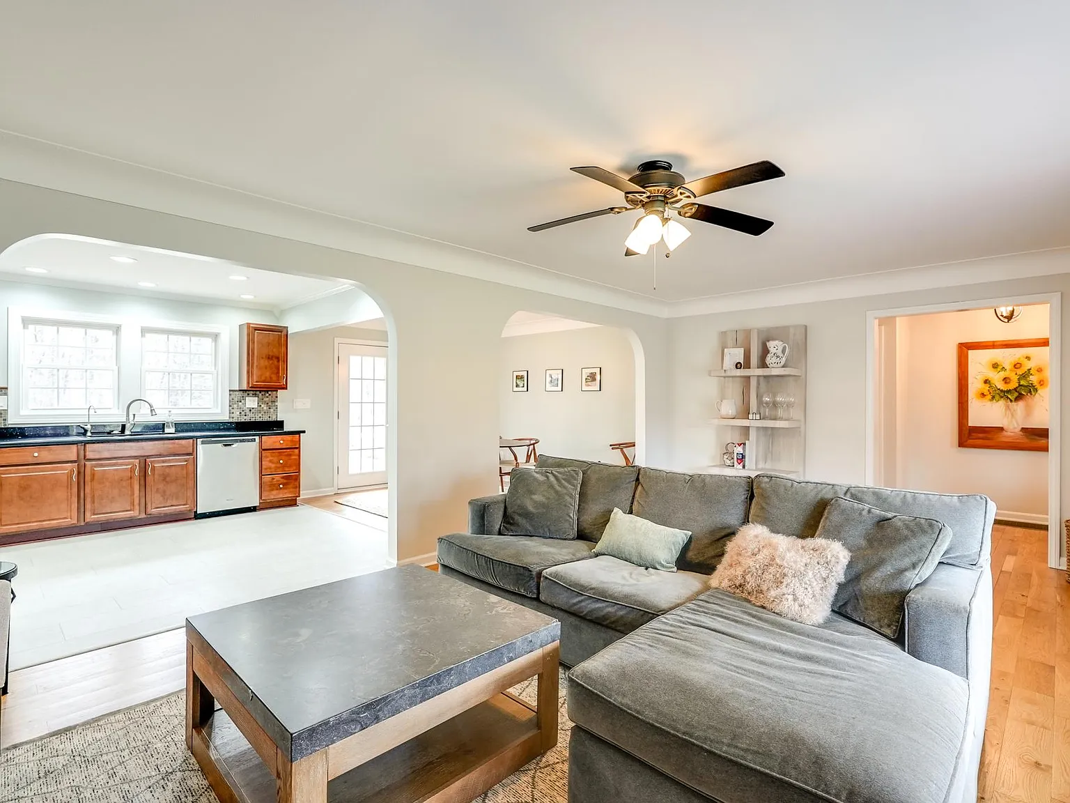 3 bed, 1392 sqft, $4,250 — Photo 4