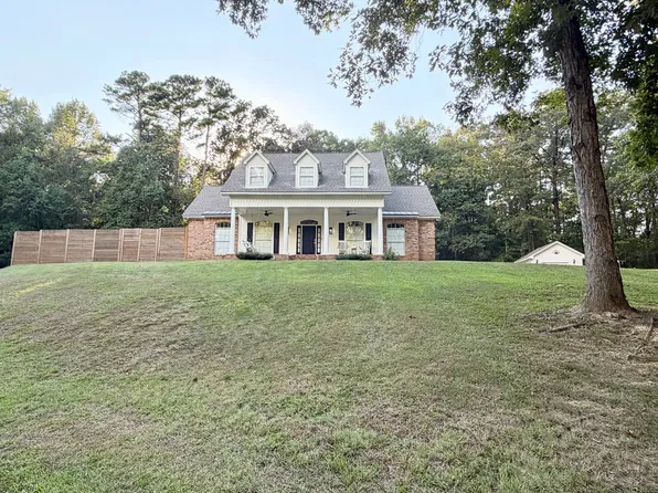 302 Foxton Cv, Raymond, MS 39154